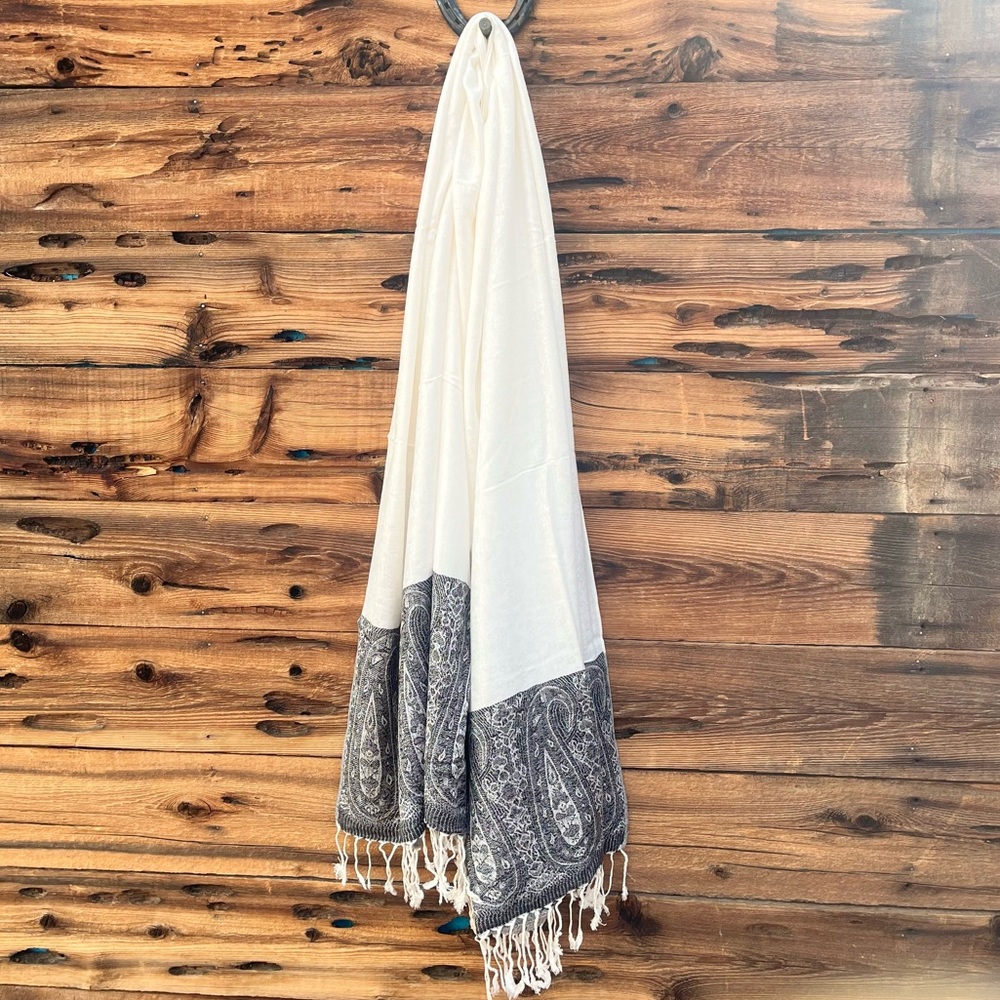 UNBRANDED | Oversized Paisley B&W Scarf